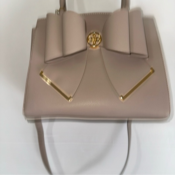 NWT: Women’s Tan Crossbody Bag with Decorative Bow - Picture 5 of 9